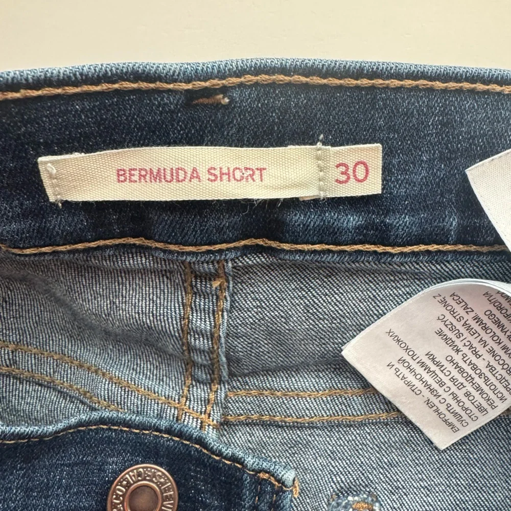Levi’s Bermuda Jean Shorts Women’s size 30 - Picture 12 of 14